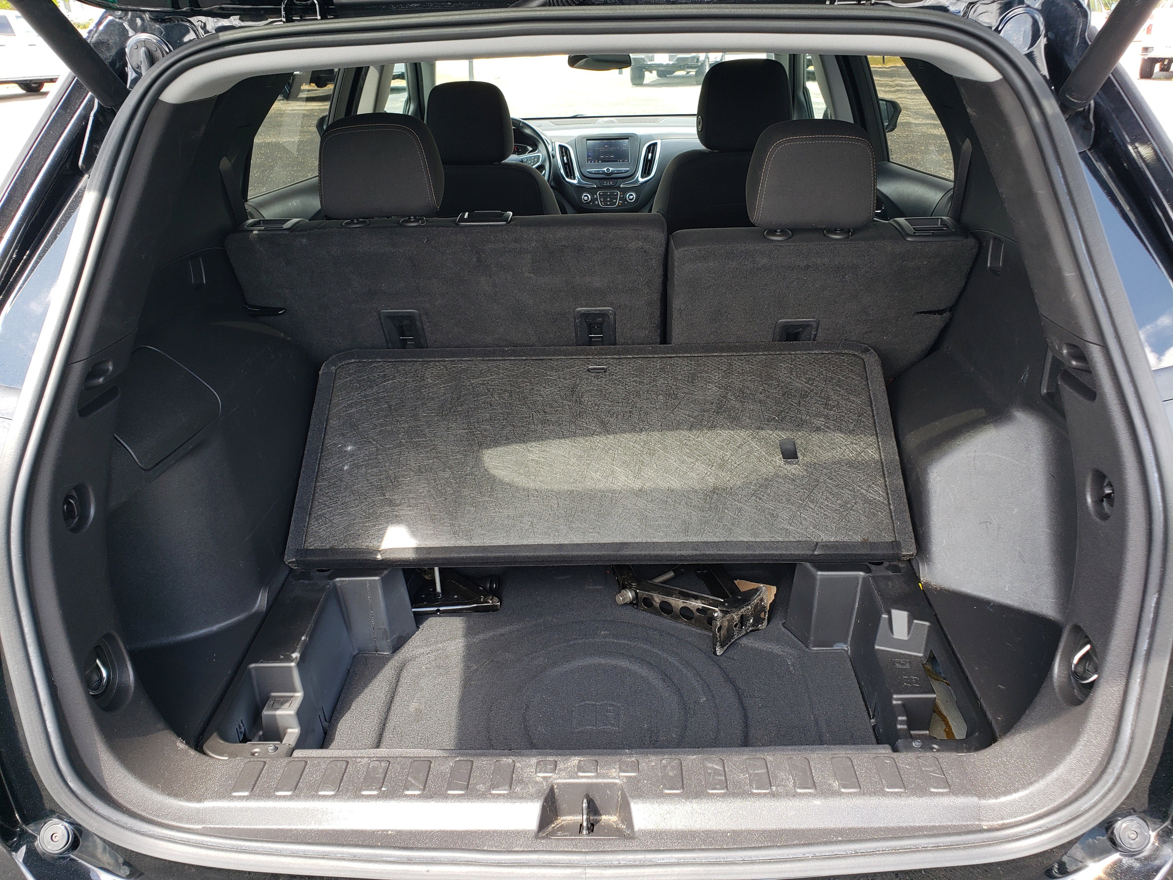 Used 2022 Chevrolet Equinox LT w/ Driver Convenience Package image 11