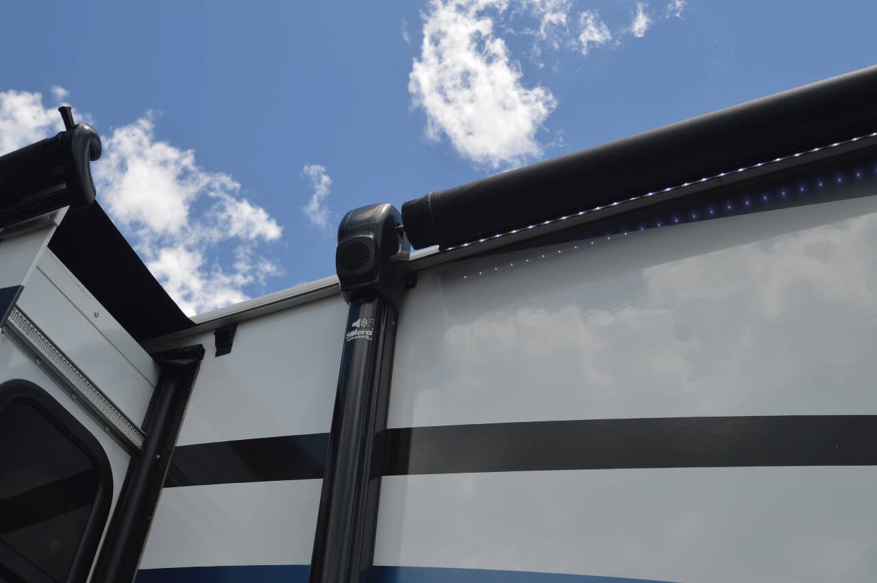 Used 2019 Ford E-450 and Econoline 450 Super Duty w/ Motorhome Prep Package RWD image 22