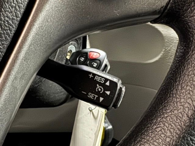 Used 2015 Toyota Venza LE AWD/4WD image 25