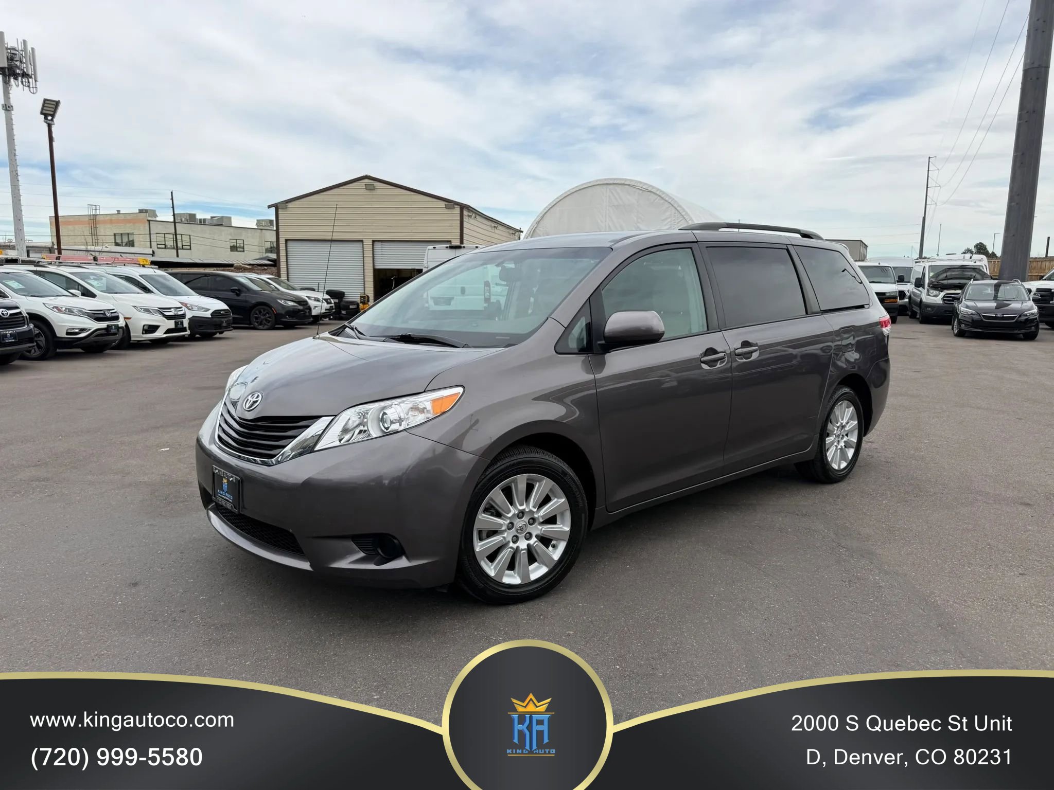 Used 2013 Toyota Sienna LE w/ Towing Pkg image 1