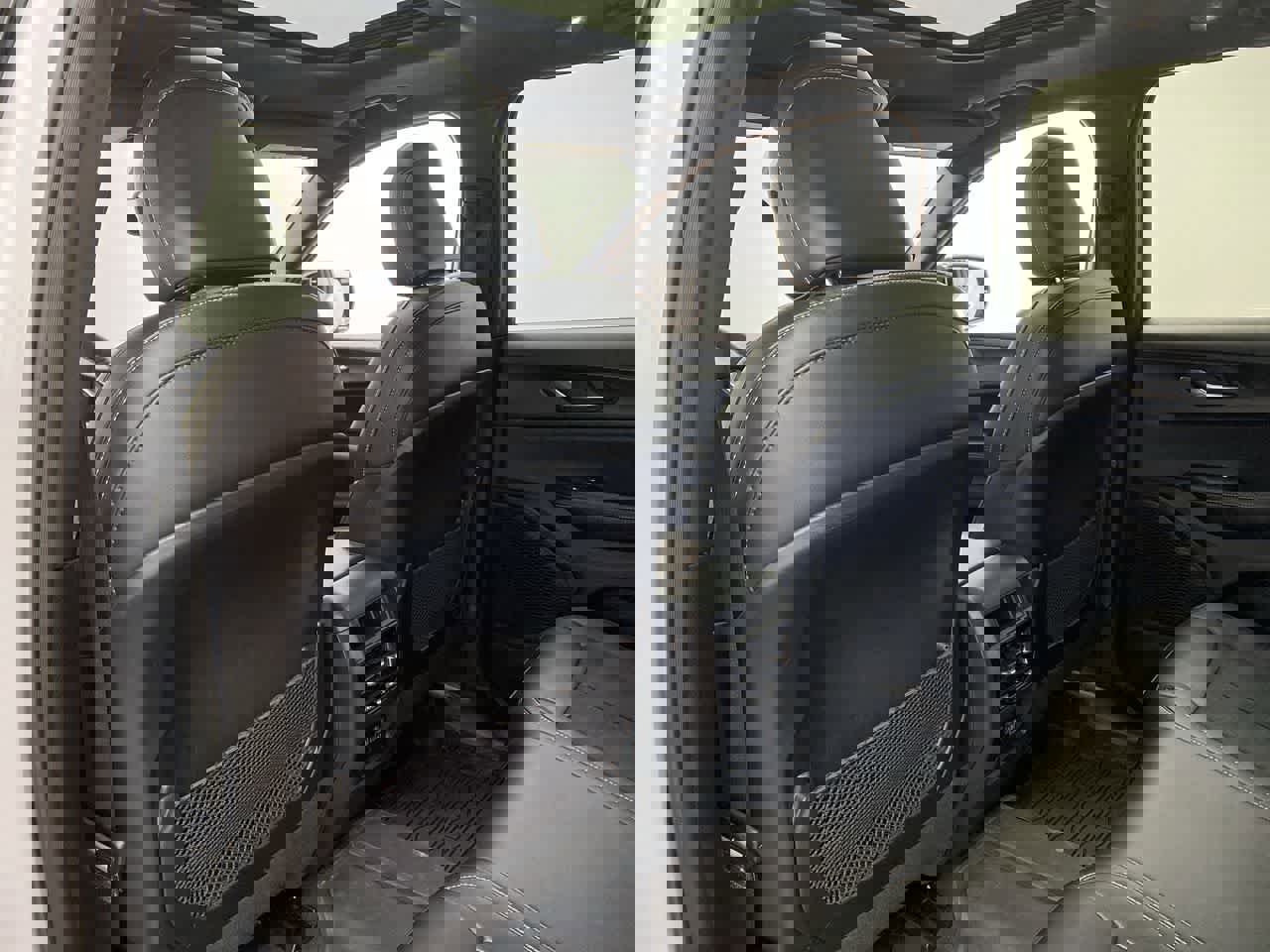 Used 2025 Jeep Grand Cherokee Altitude AWD/4WD image 16