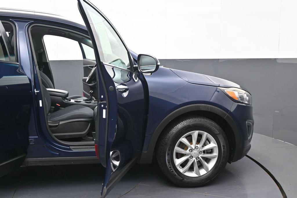 Used 2016 Kia Sorento FWD image 9