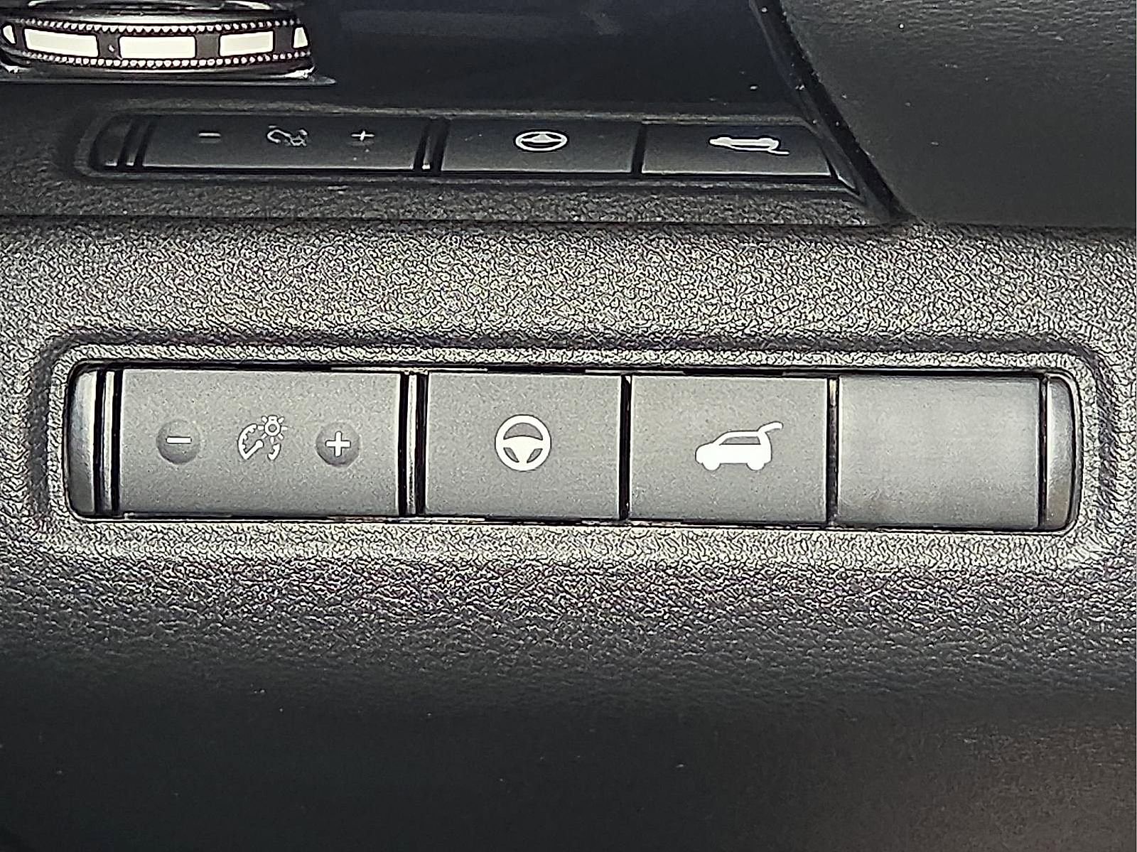 Used 2025 Nissan Pathfinder SV FWD image 20