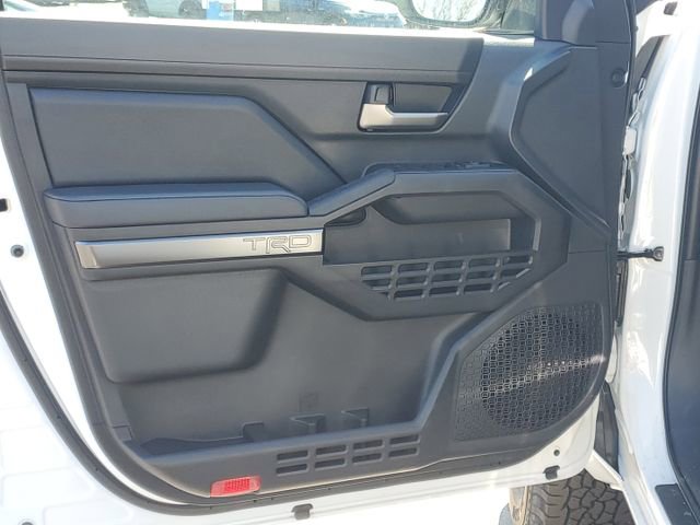 Used 2025 Toyota Tacoma TRD Off-Road image 9