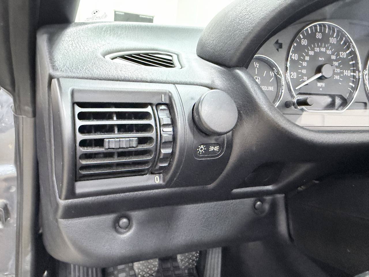 Used 2001 BMW Z3 2.5i RWD image 37
