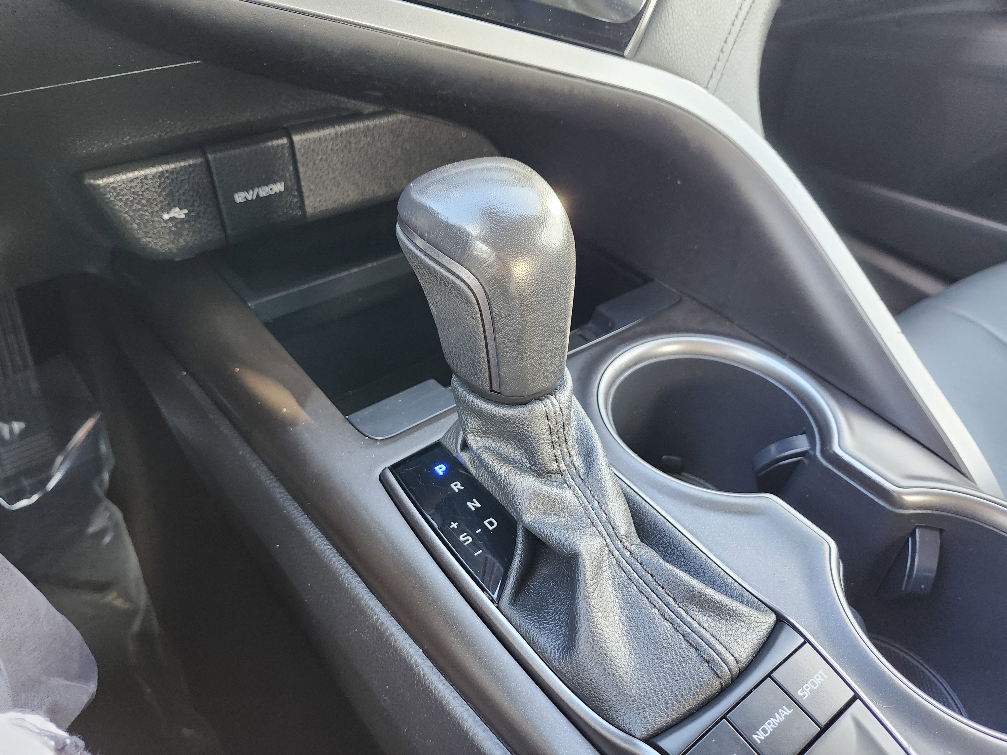 Used 2022 Toyota Camry SE FWD image 29