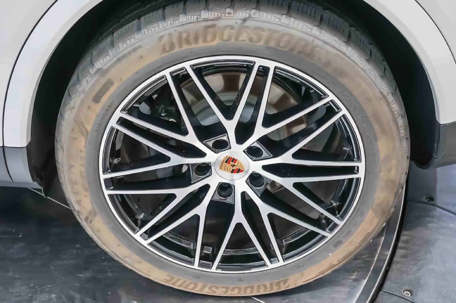Certified 2026 Porsche Cayenne Coupe AWD/4WD image 13