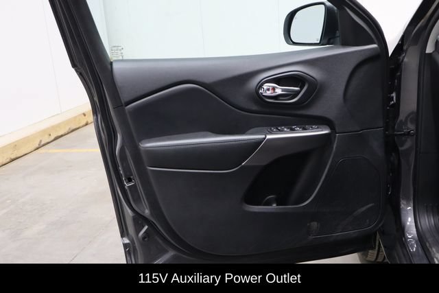 Used 2021 Jeep Cherokee Latitude Lux w/ Comfort/Convenience Group AWD/4WD image 16
