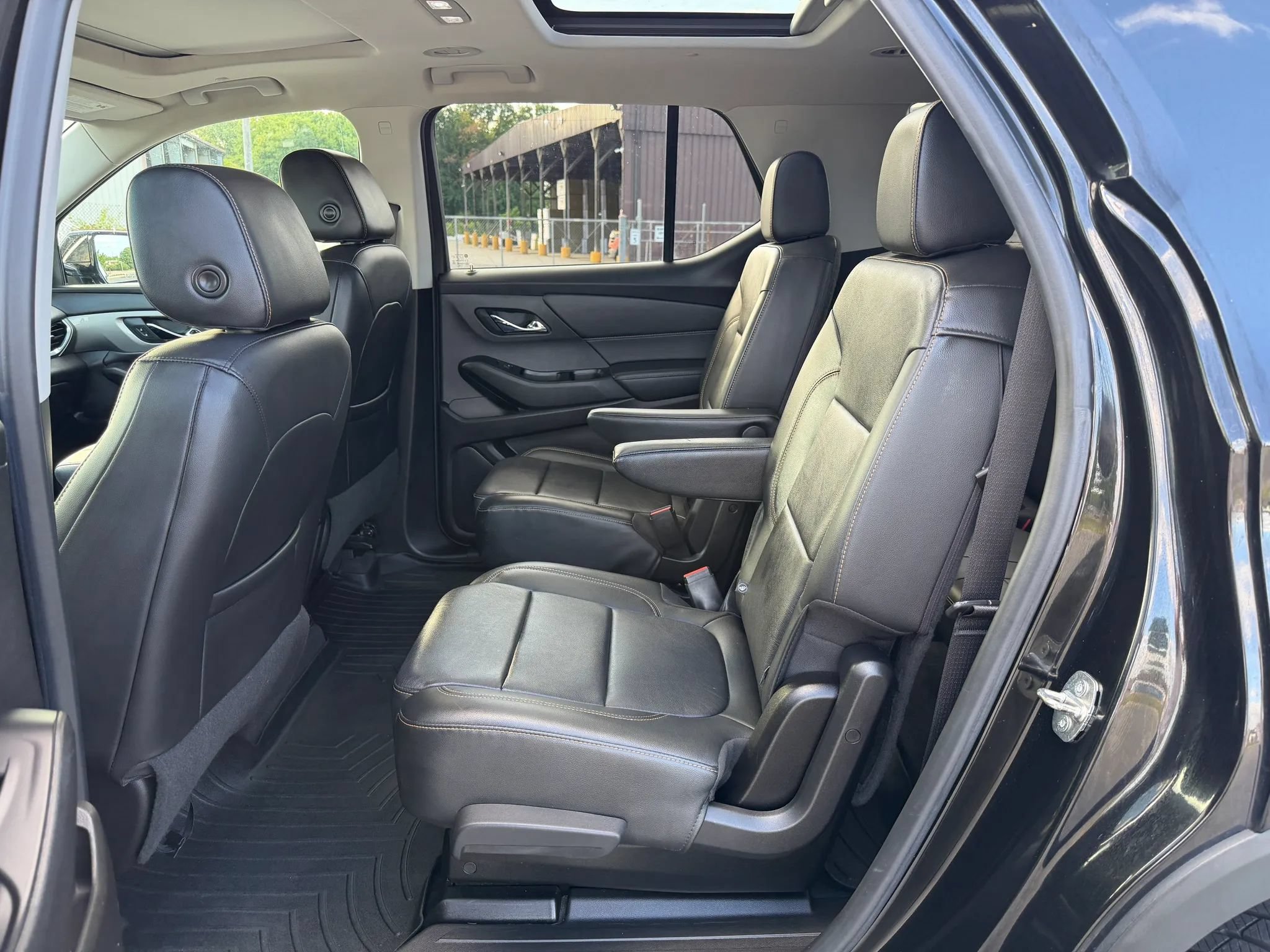 Used 2019 Chevrolet Traverse LT w/ LT Premium Package AWD/4WD image 11