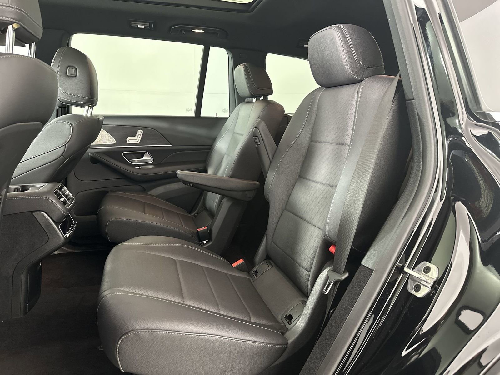 Used 2024 Mercedes-Benz GLS 450 4MATIC image 27