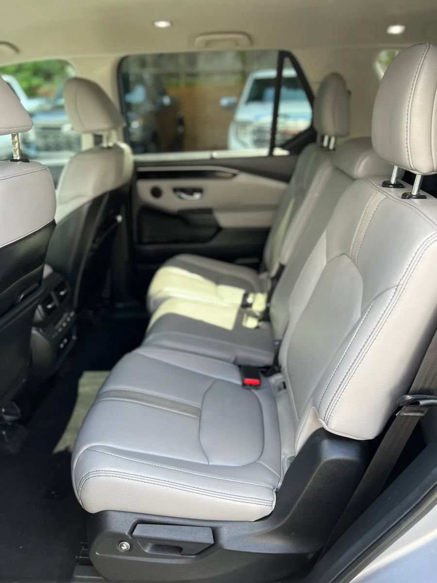 Used 2025 Honda Pilot EX-L image 12
