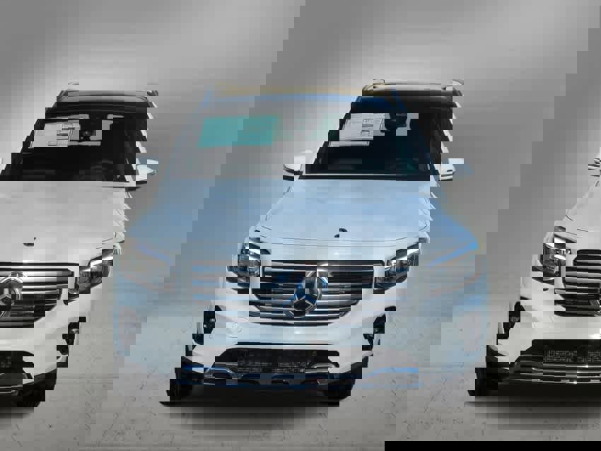 Used 2025 Mercedes-Benz GLB 250 4MATIC image 3
