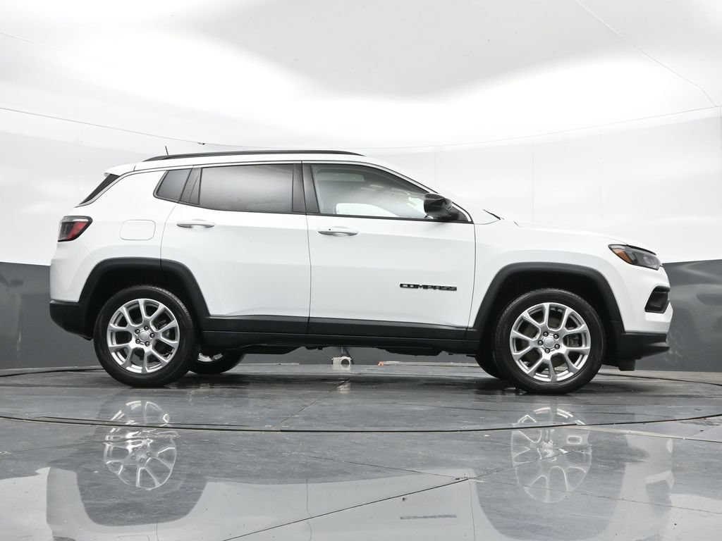 Used 2023 Jeep Compass Latitude w/ Sun and Sound Group AWD/4WD image 43