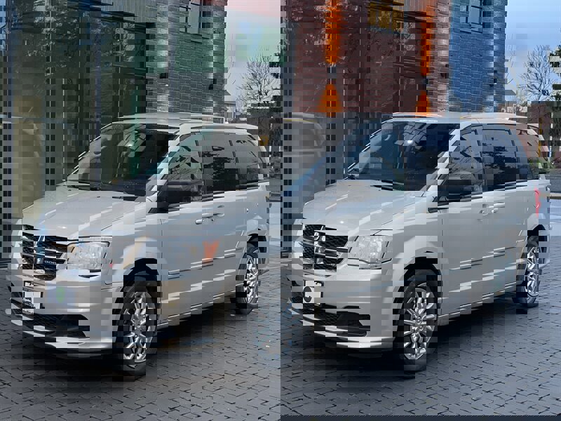 Used 2015 Dodge Grand Caravan SE w/ Quick Order Package 29E SE image 1