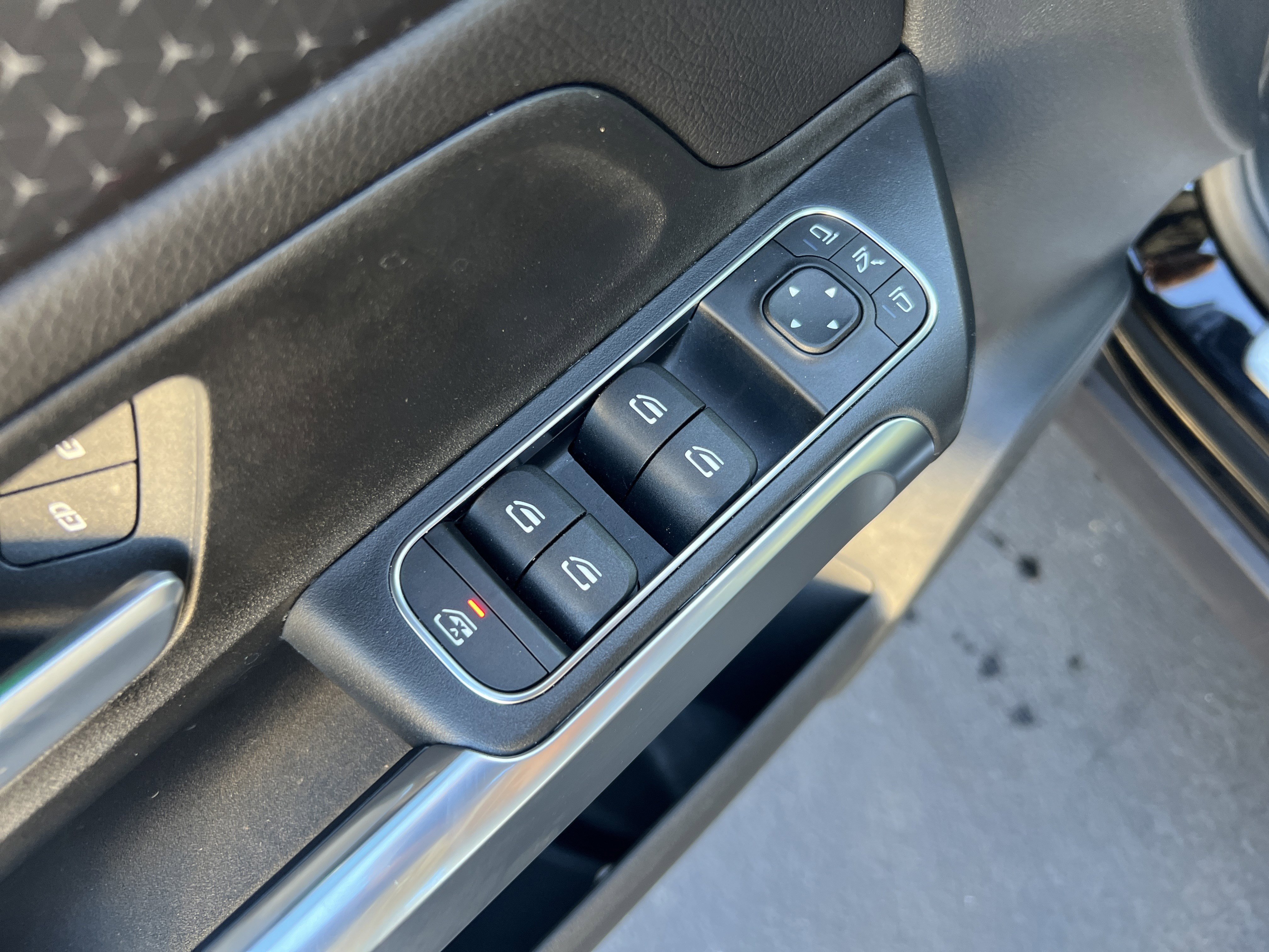 Certified 2025 Mercedes-Benz GLB 250 4MATIC image 15