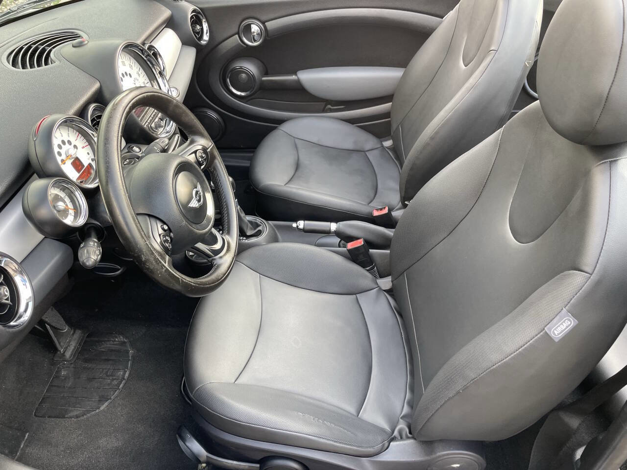 Used 2011 MINI Cooper Base 2dr Convertible image 17