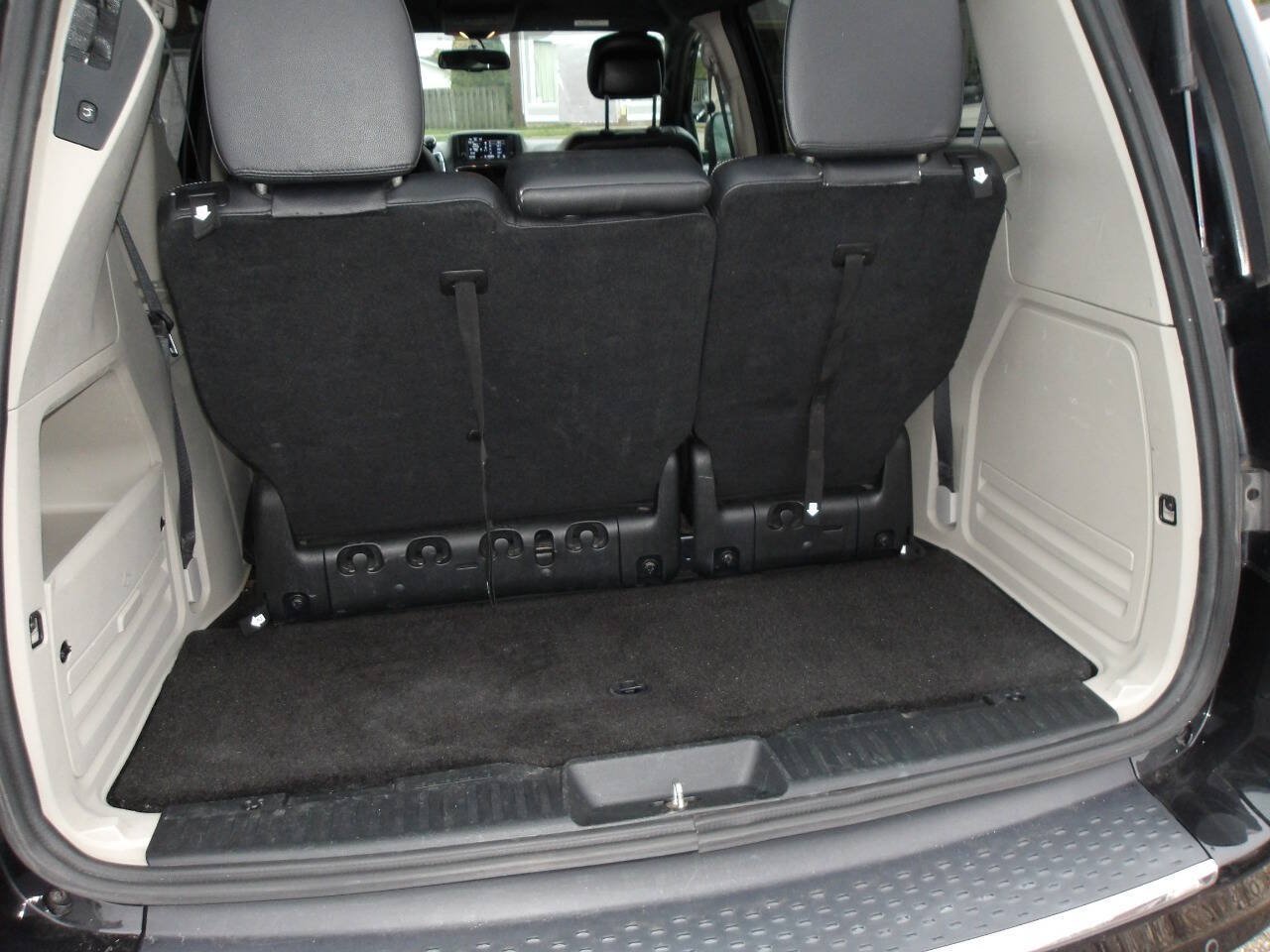 Used 2017 Dodge Grand Caravan SXT w/ Rear Park Assist Package FWD image 23