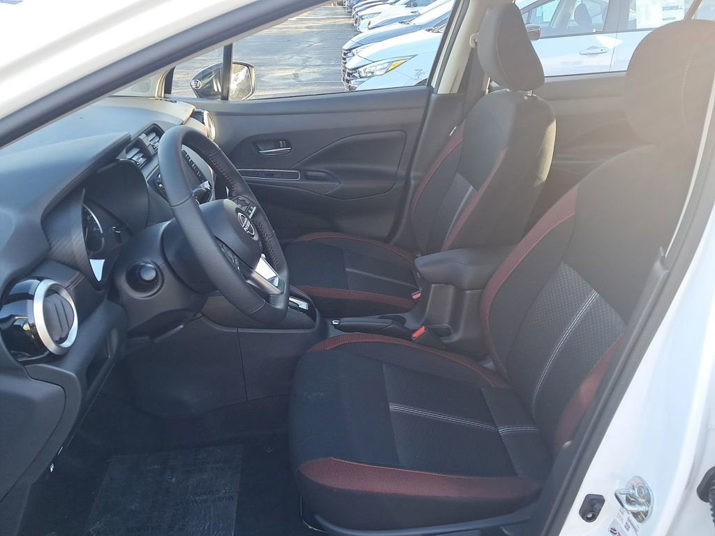 New 2025 Nissan Versa SR w/ Trunk Package image 10