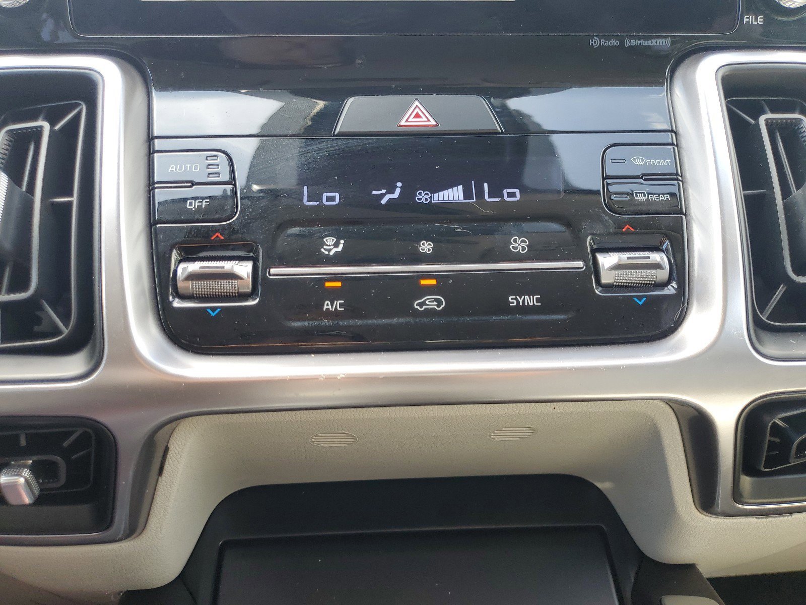 Used 2023 Kia Sorento S image 23