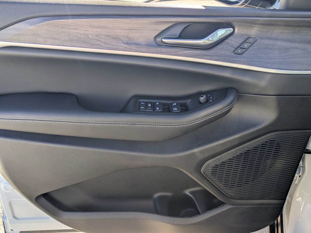 New 2025 Jeep Grand Cherokee L Limited image 14