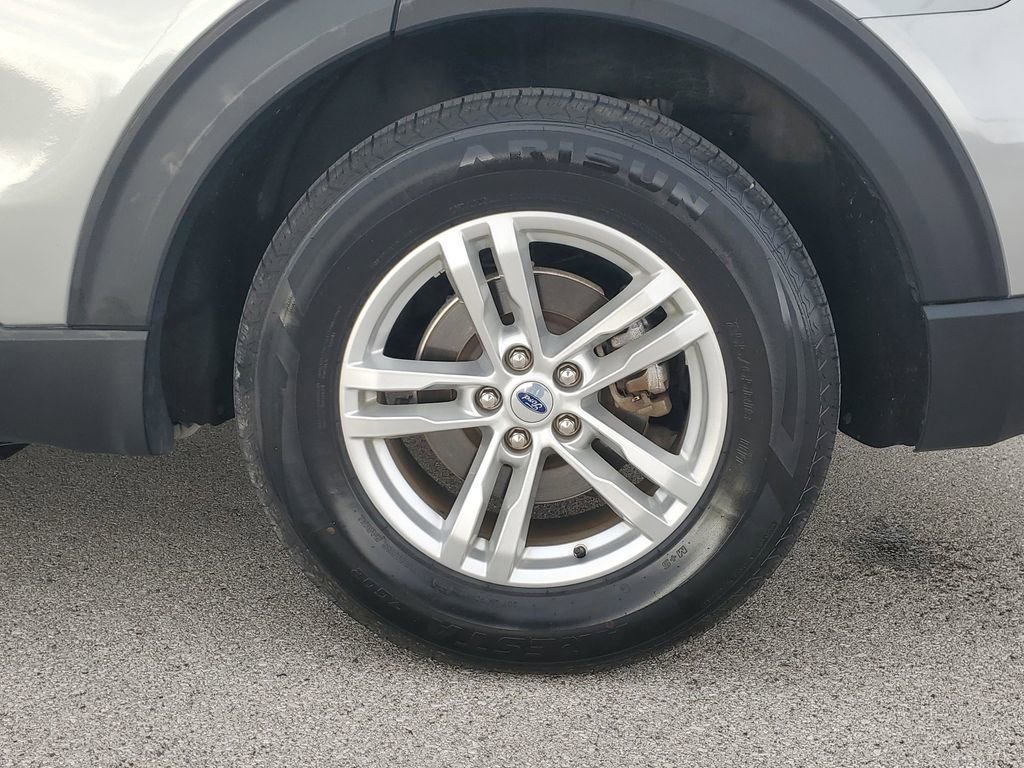 Used 2023 Ford Explorer XLT w/ Equipment Group 202A image 7