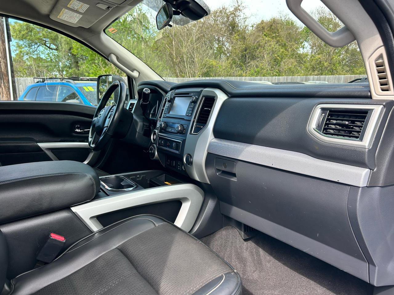 Used 2017 Nissan Titan PRO-4X image 9