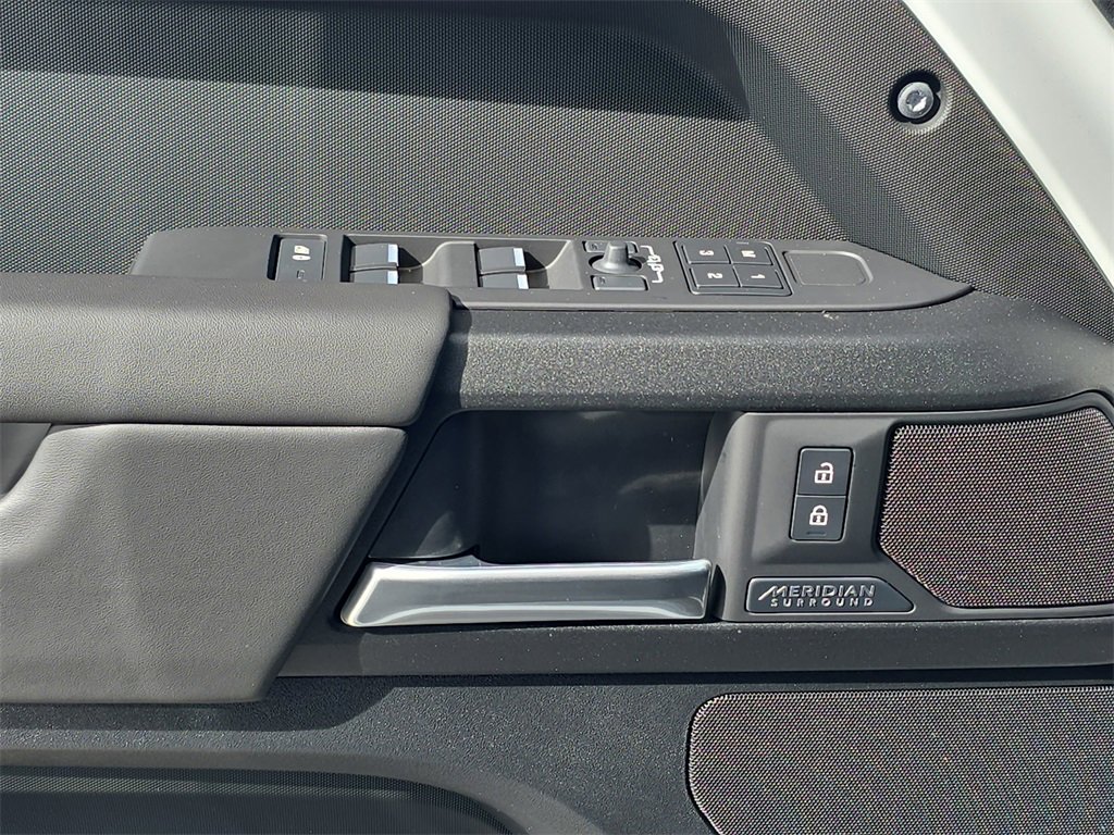New 2026 Land Rover Defender 110 V8 image 28