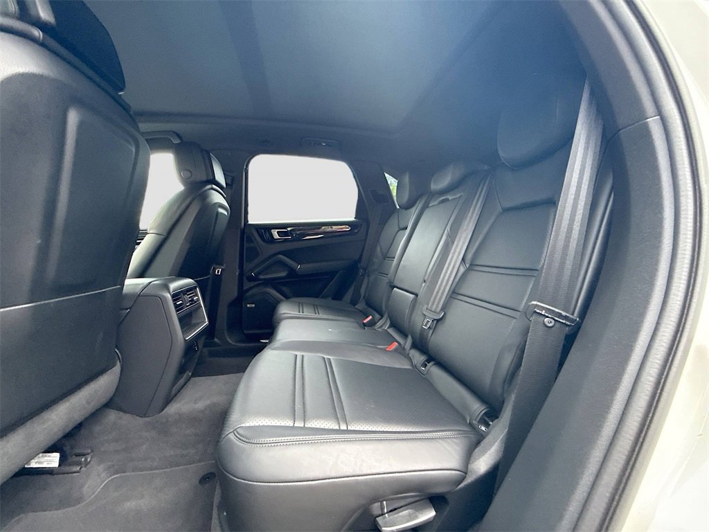 Used 2020 Porsche Cayenne Base w/ Premium Package image 27