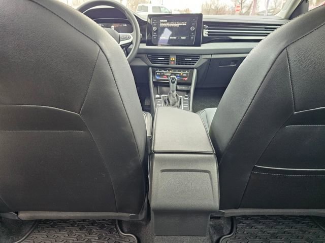 Used 2025 Volkswagen Jetta SE w/ Sunroof Package image 14