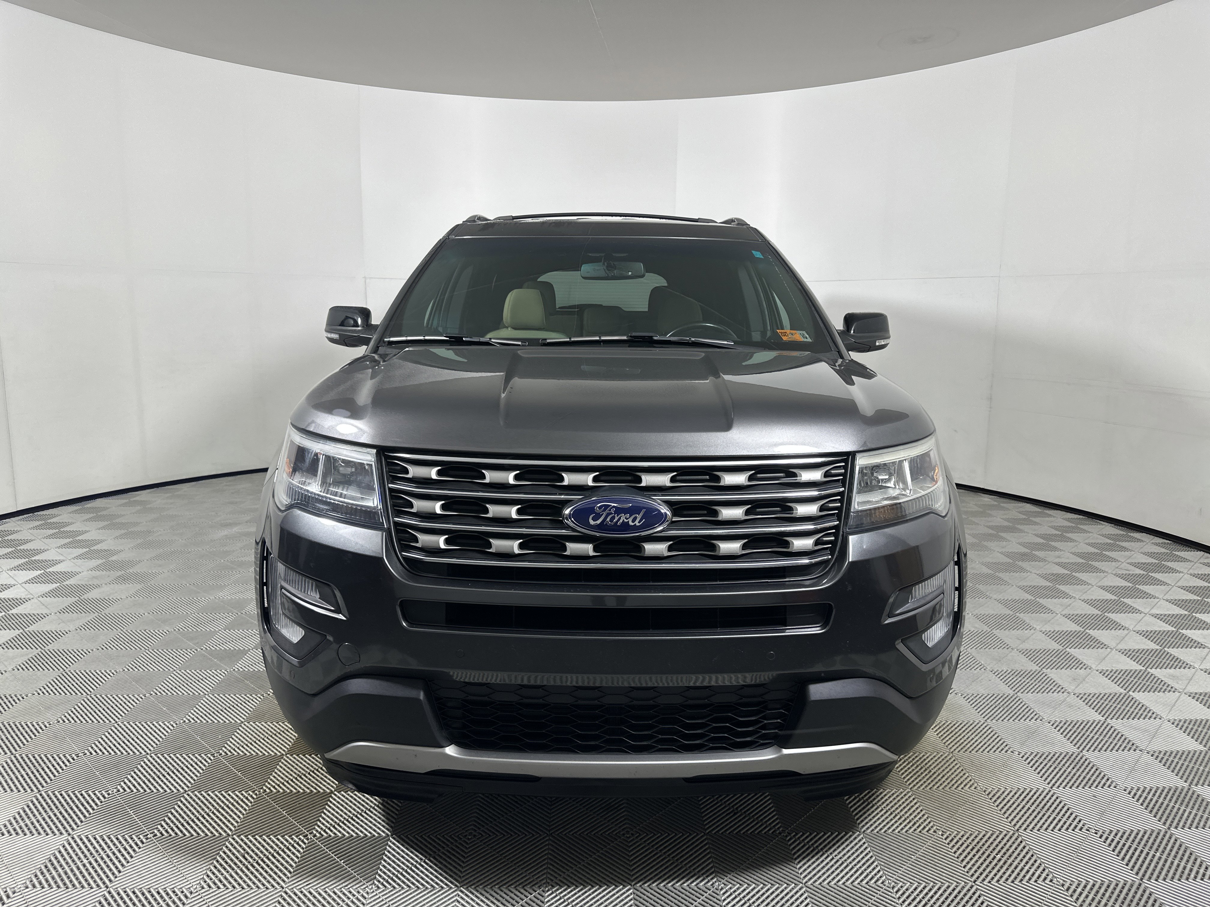 Used 2016 Ford Explorer XLT w/ Equipment Group 201A image 2