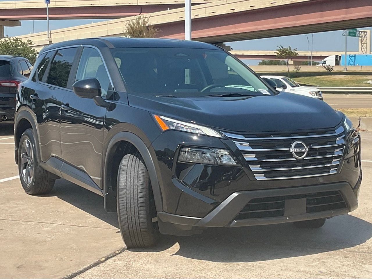 Used 2026 Nissan Rogue SV FWD image 3