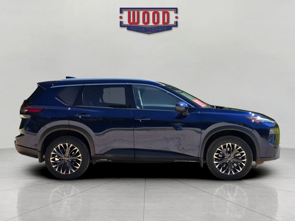 Used 2025 Nissan Rogue SL w/ Tech Package AWD/4WD image 2