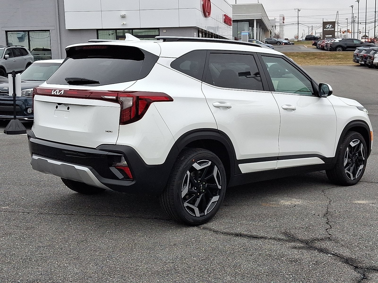 New 2026 Kia Seltos SX w/ SX Sunroof Package AWD/4WD image 3
