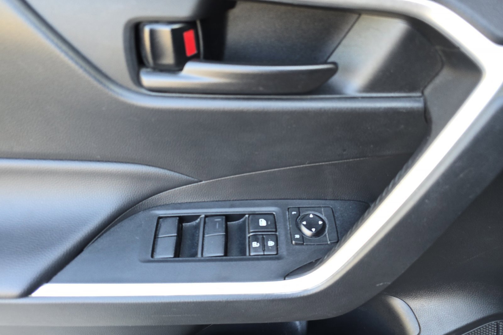 Used 2023 Toyota RAV4 LE image 12