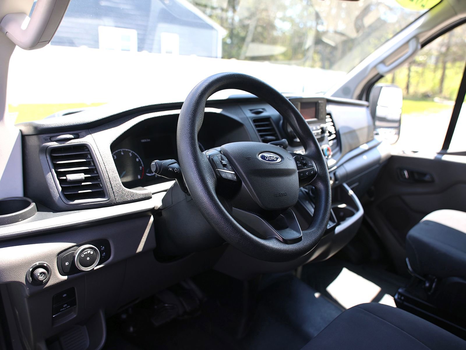 Used 2024 Ford Transit 250 Low Roof w/ Exterior Upgrade Package RWD image 9