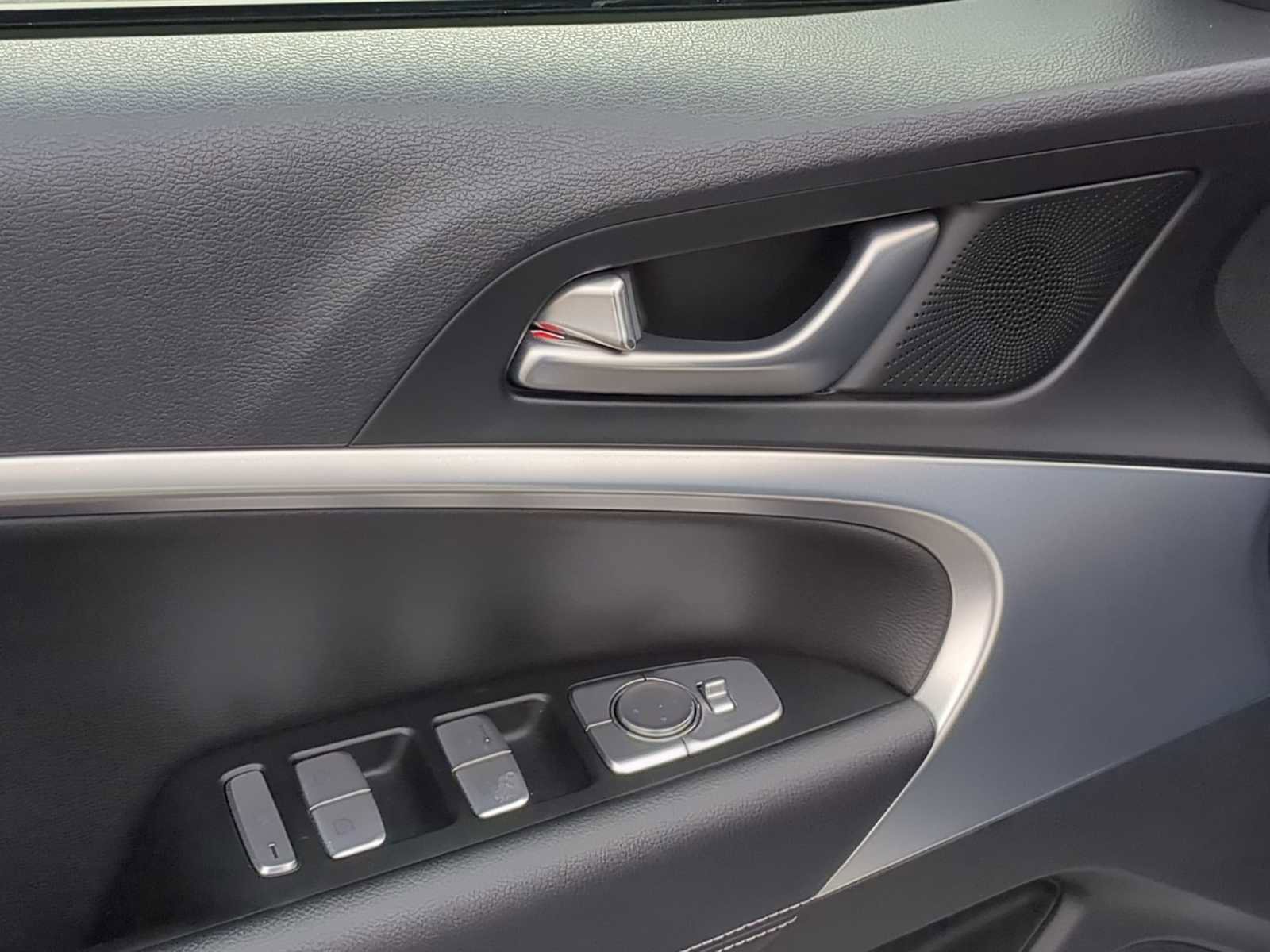 Used 2024 Genesis G70 2.5T image 18