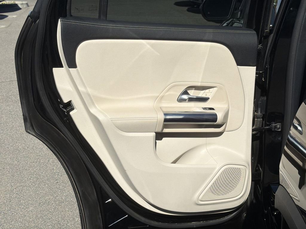 Used 2025 Mercedes-Benz GLA 250 image 23