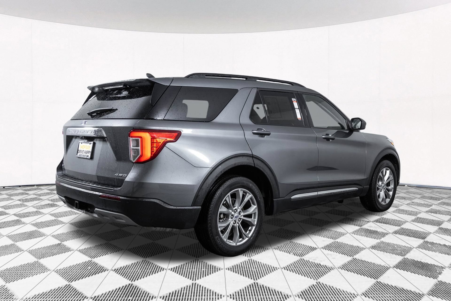 Used 2023 Ford Explorer XLT w/ Equipment Group 202A AWD/4WD image 19