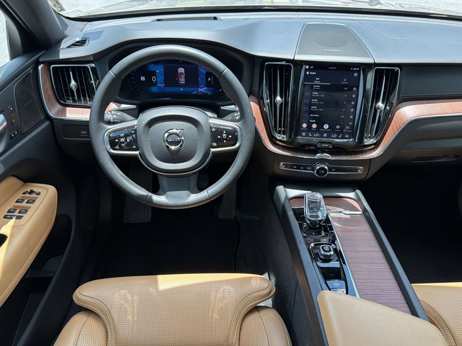 Certified 2024 Volvo XC60 B5 Ultimate AWD/4WD image 28