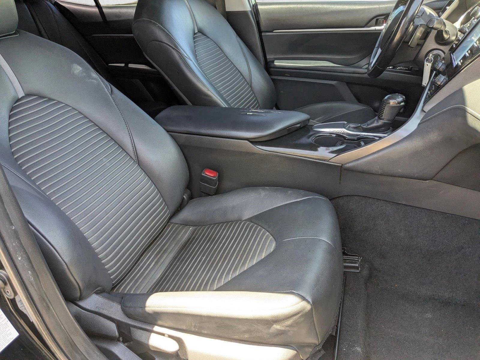 Used 2019 Toyota Camry SE w/ Carpet Mat Package FWD image 19