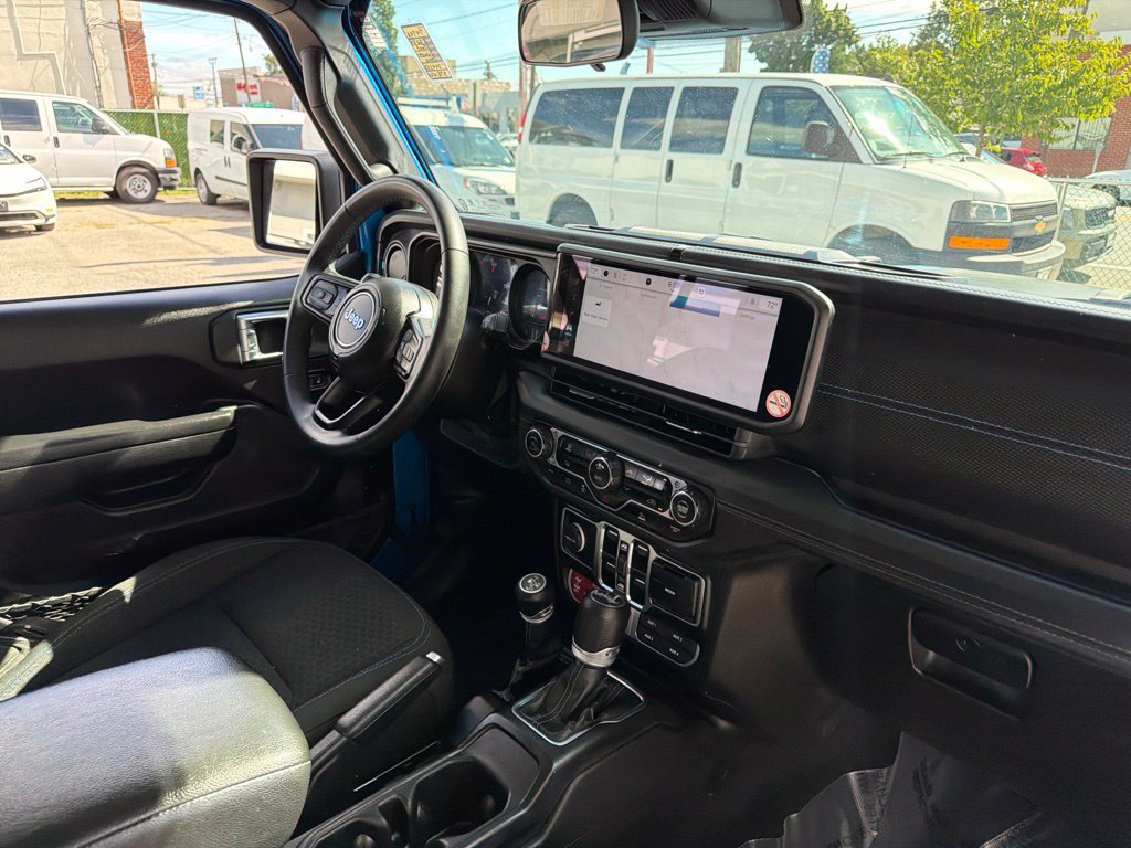 Used 2024 Jeep Wrangler Unlimited Rubicon 4xe AWD/4WD image 16
