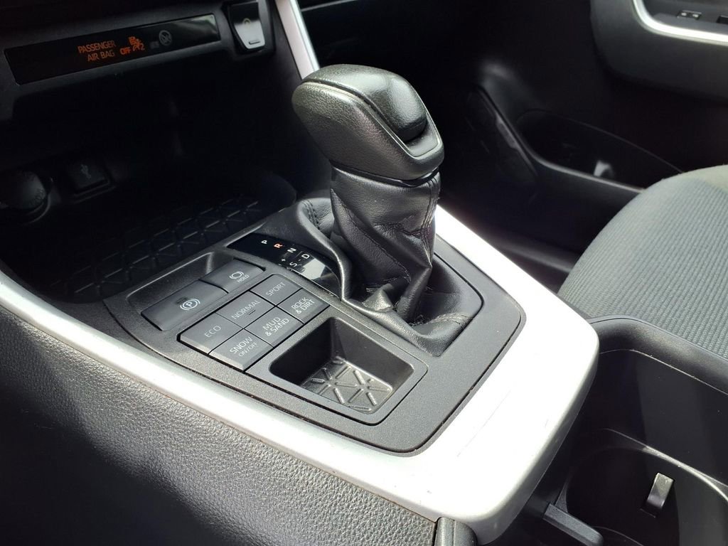 Used 2022 Toyota RAV4 LE image 21