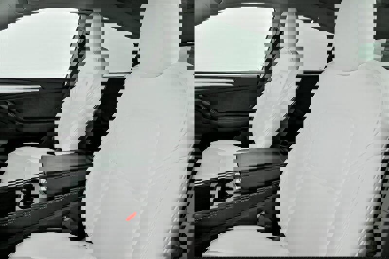 Used 2022 Tesla Model Y Long Range image 18