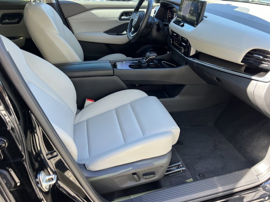 Used 2024 Nissan Rogue SL w/ SL Premium Package image 14