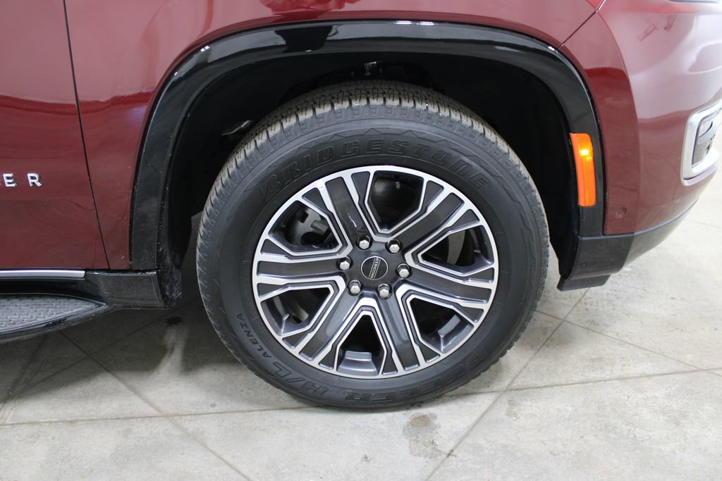 Used 2025 Jeep Wagoneer L Series II w/ 8-pass Seating Package image 40