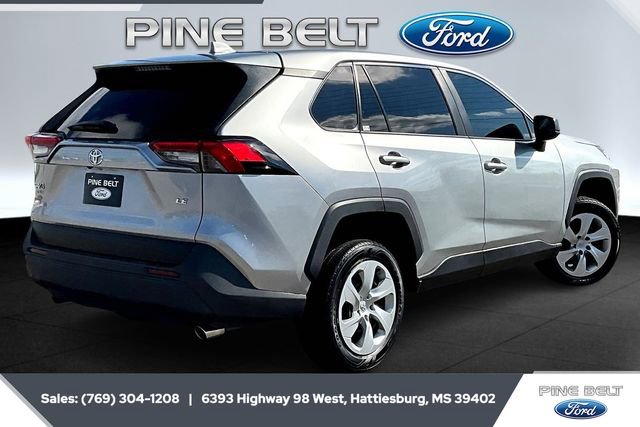 Used 2022 Toyota RAV4 LE image 11