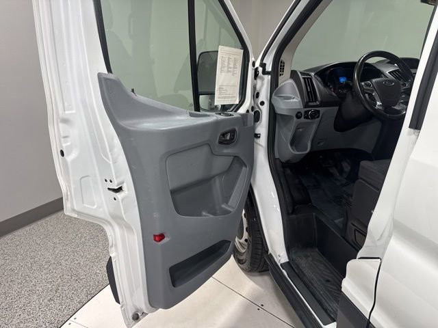 Used 2016 Ford Transit 150 130 Low Roof RWD image 4