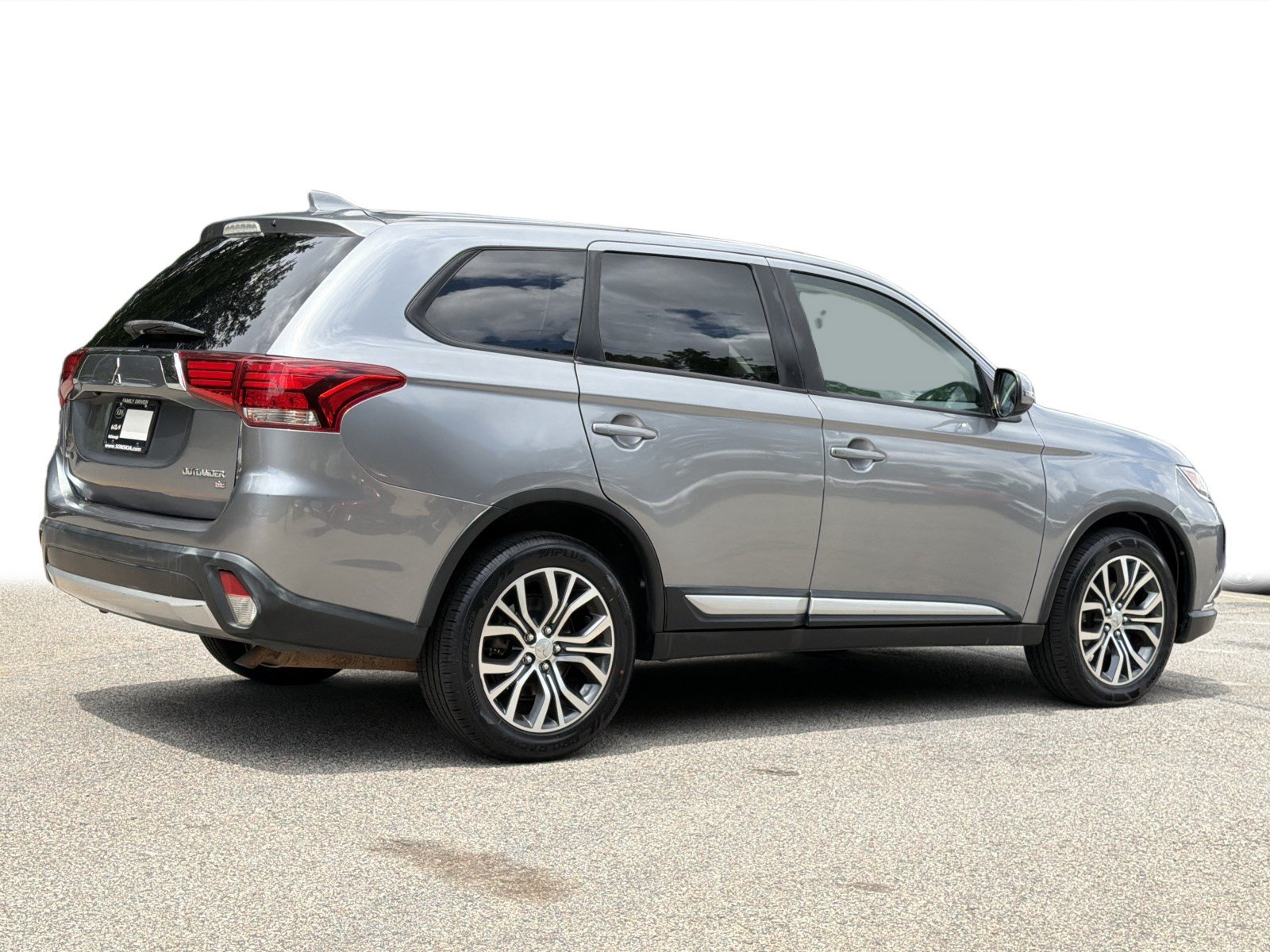 Used 2018 Mitsubishi Outlander SE AWD/4WD image 26