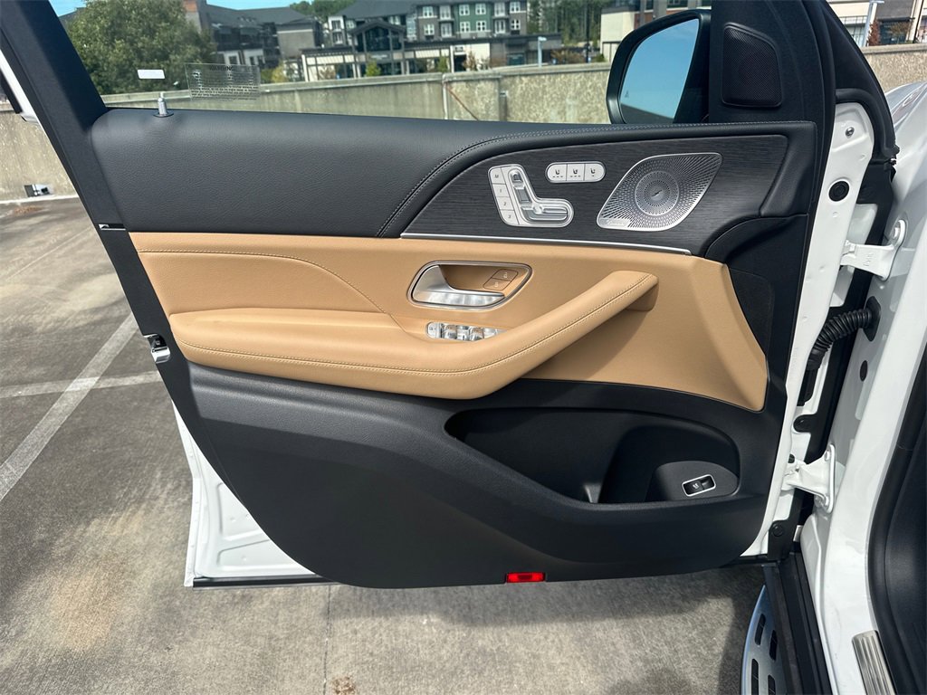 New 2026 Mercedes-Benz GLS 580 4MATIC image 11