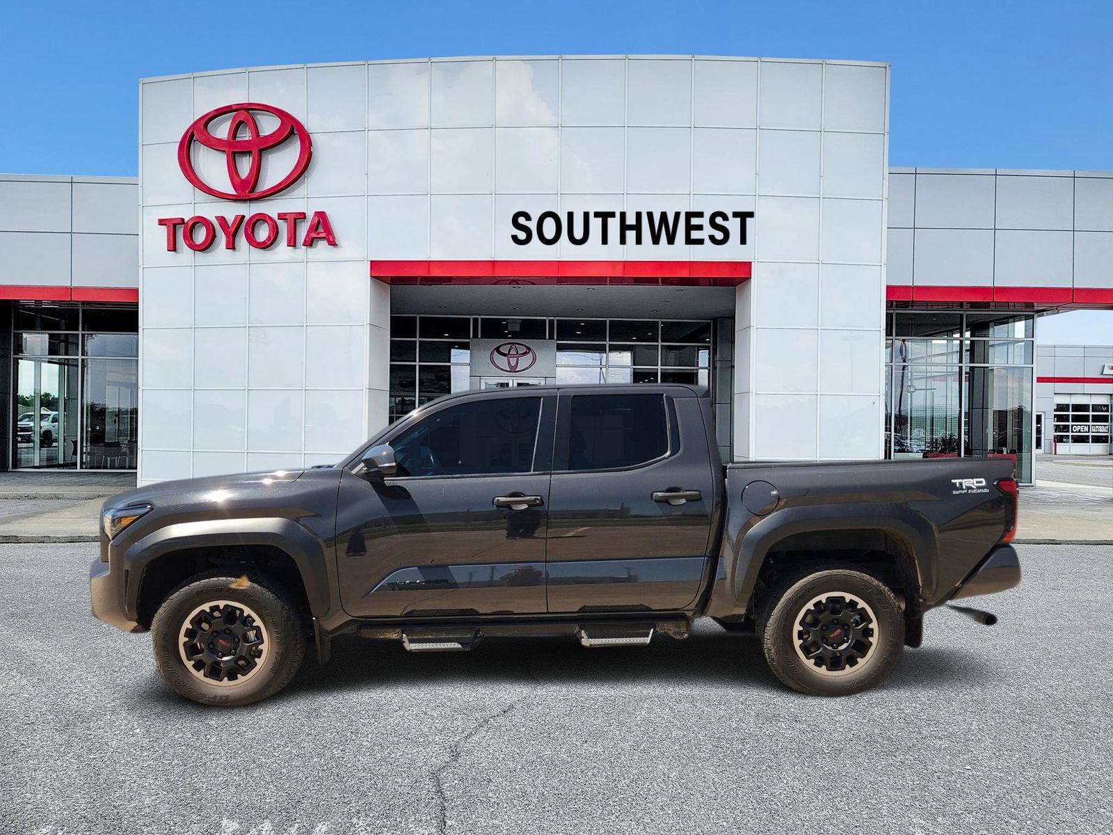 Used 2024 Toyota Tacoma TRD Off-Road w/ TRD Off Road Upgrade Package AWD/4WD image 3